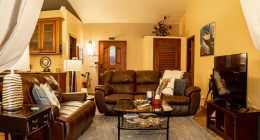 Casa 1 has a home theater system